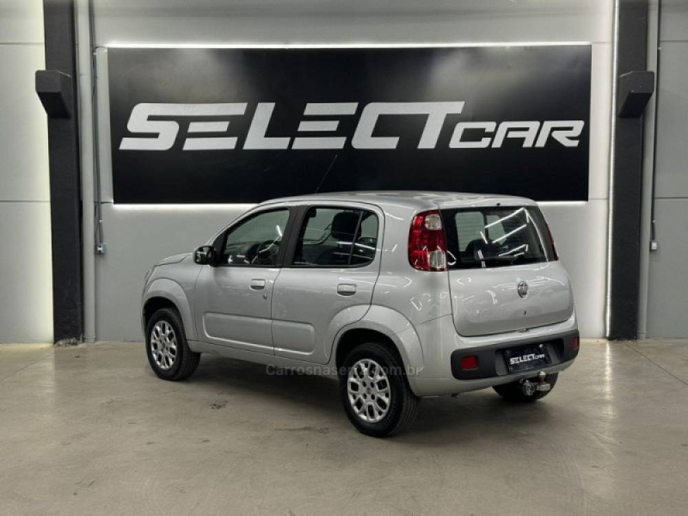 FIAT - UNO - 2012/2013 - Prata - R$ 32.900,00