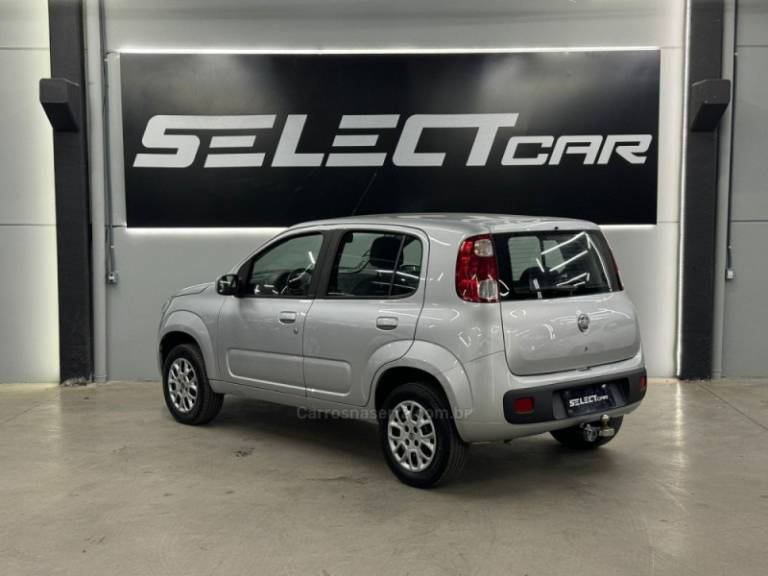 FIAT - UNO - 2012/2013 - Prata - R$ 32.900,00