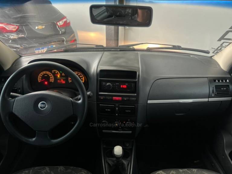 FIAT - PALIO - 2005/2005 - Vermelha - R$ 29.900,00
