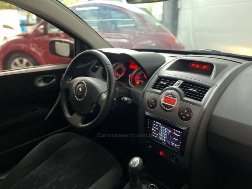 RENAULT - MÉGANE - 2013/2013 - Preta - R$ 36.900,00