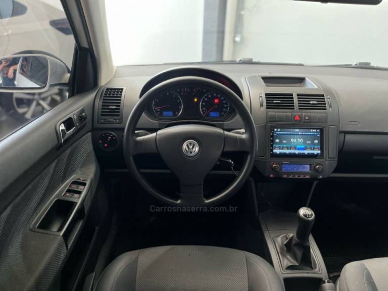 VOLKSWAGEN - POLO - 2011/2012 - Branca - R$ 41.900,00
