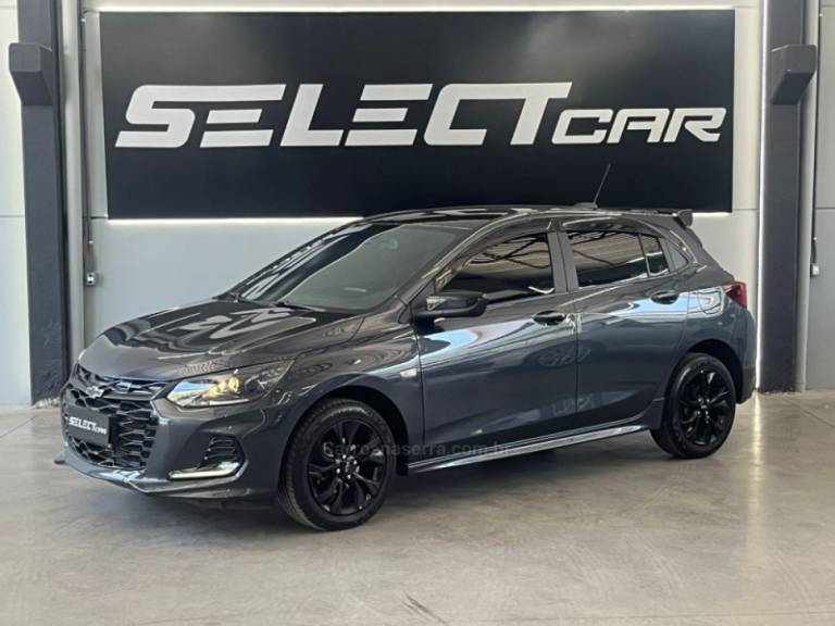 CHEVROLET - ONIX - 2023/2024 - Preta - R$ 109.900,00