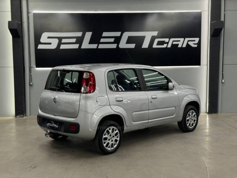 FIAT - UNO - 2012/2013 - Prata - R$ 32.900,00