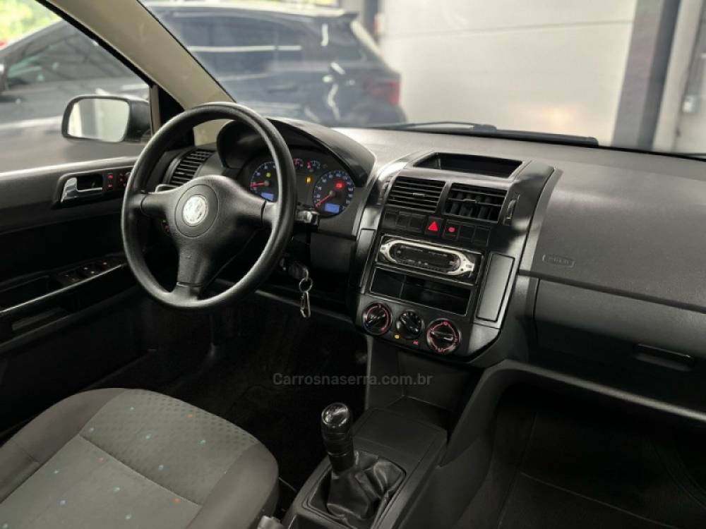 VOLKSWAGEN - POLO - 2006/2006 - Preta - R$ 29.900,00