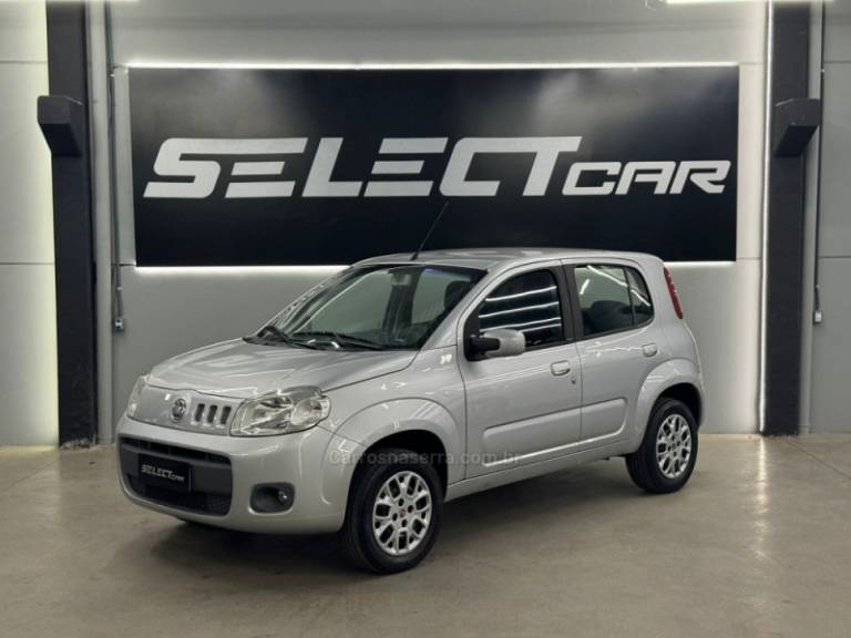 FIAT - UNO - 2012/2013 - Prata - R$ 32.900,00