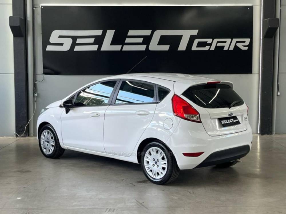FORD - FIESTA - 2017/2017 - Branca - R$ 52.900,00