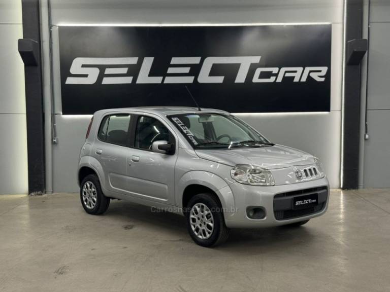 FIAT - UNO - 2012/2013 - Prata - R$ 32.900,00